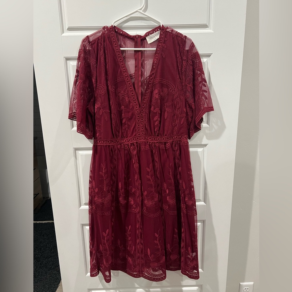 Women’s lace mini dress.